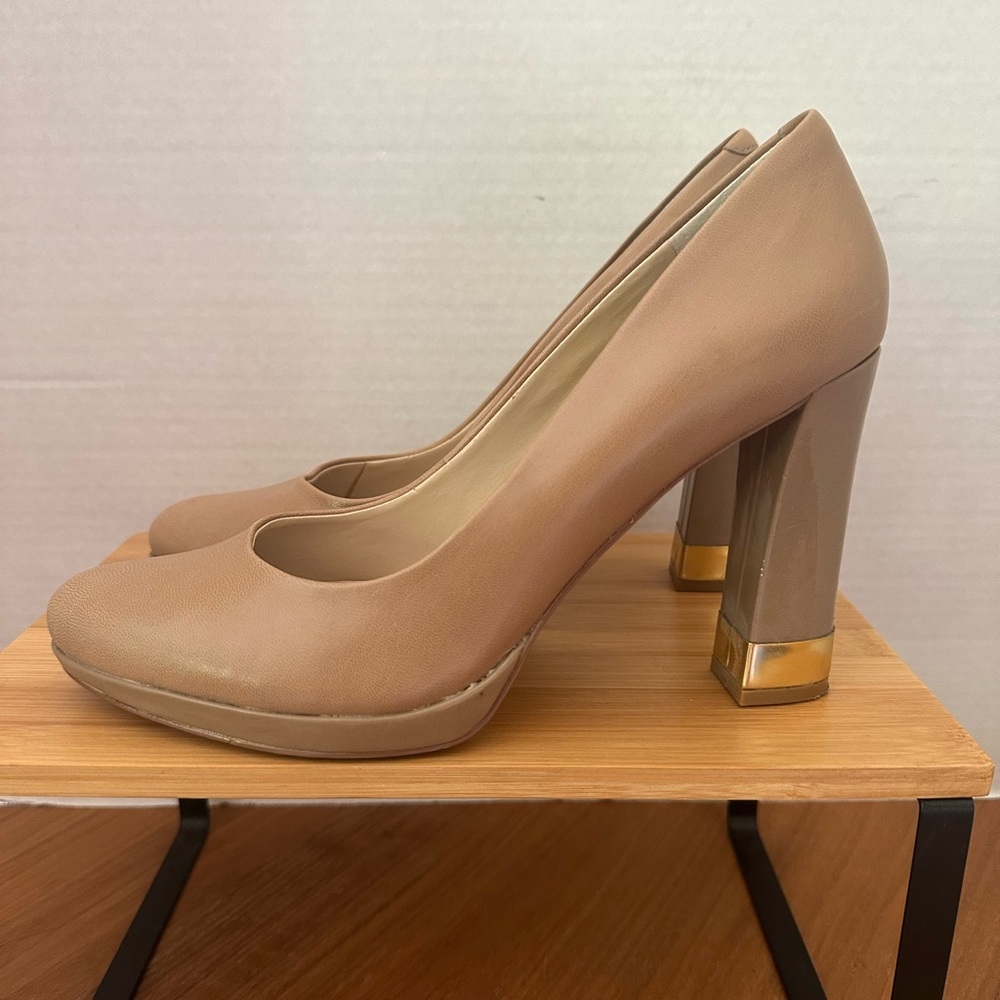 Nine West Watson Size 9M Beige & Golf Heels with Chunky Heel &  Platform.